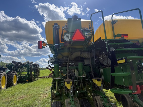 2026 John Deere 1775NT Planter