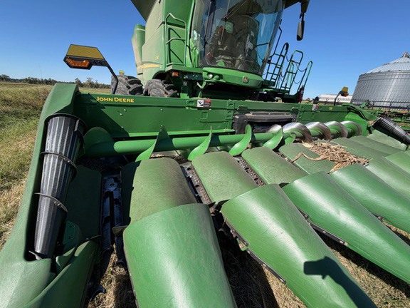 2022 John Deere C8R Header Corn Head