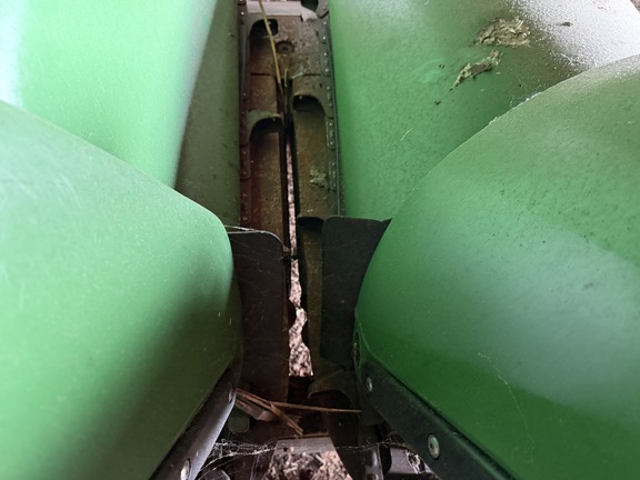 2016 John Deere 608C Header Corn Head