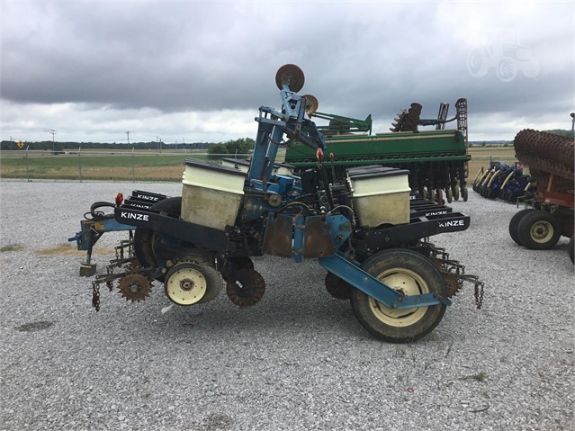 Kinze EF Planter