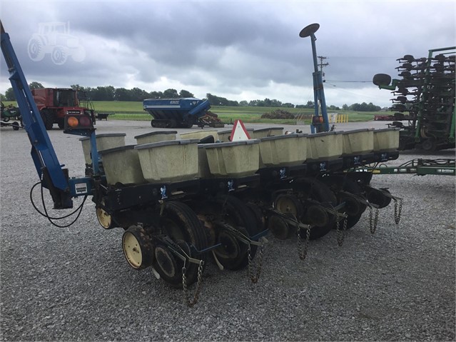 1999 Kinze 2000 Planter