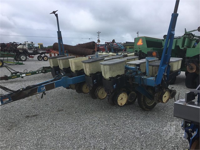 1999 Kinze 2000 Planter