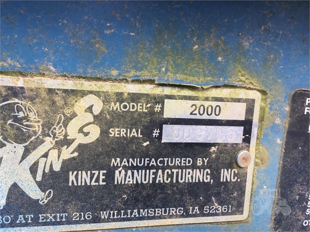 1999 Kinze 2000 Planter