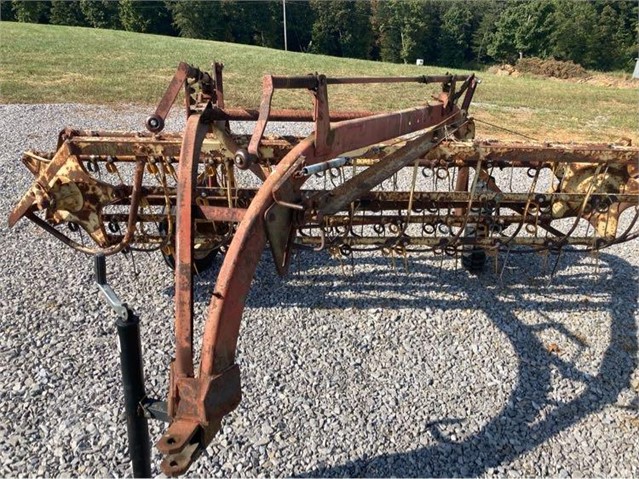 New Holland 56 Rake/Hay