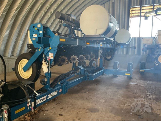 2018 Kinze 3600 Planter