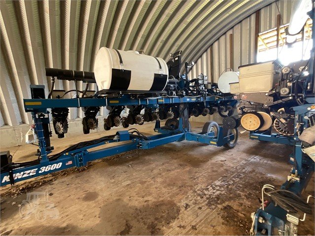 2018 Kinze 3600 Planter