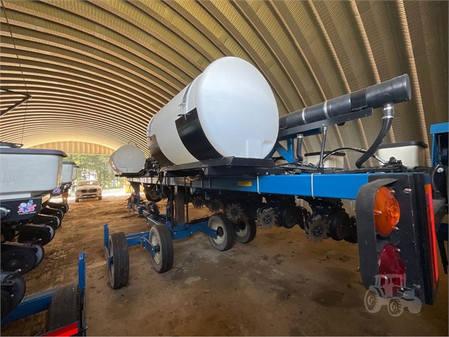 2018 Kinze 3600 Planter