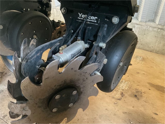 2018 Kinze 3600 Planter