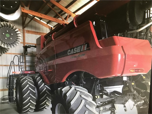 2016 Case IH 8240 Combine