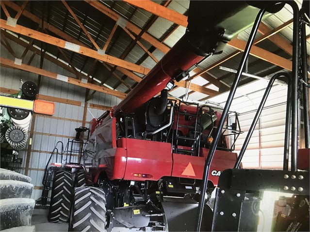 2016 Case IH 8240 Combine