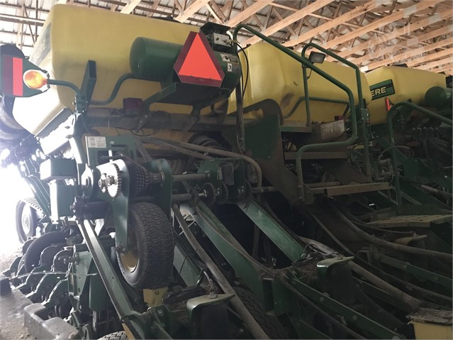 2012 John Deere 1790 CCS Planter