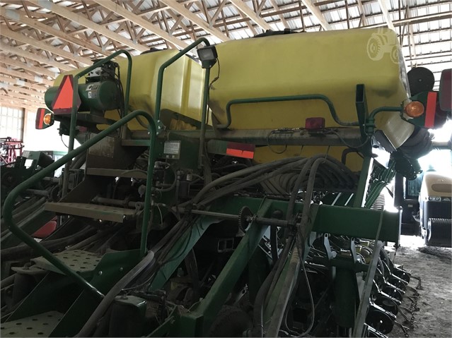 2012 John Deere 1790 CCS Planter