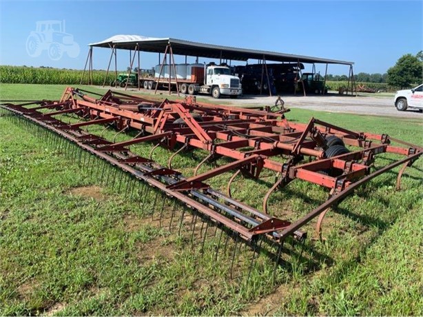 Case IH 4900 Field Cultivator