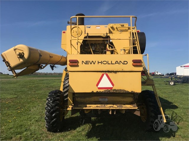 1996 New Holland TR97 Combine