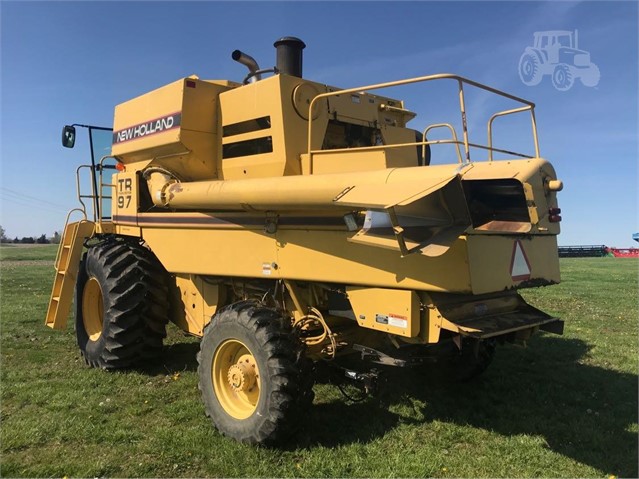 1996 New Holland TR97 Combine