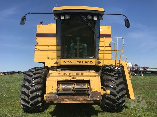 1996 New Holland TR97 Combine