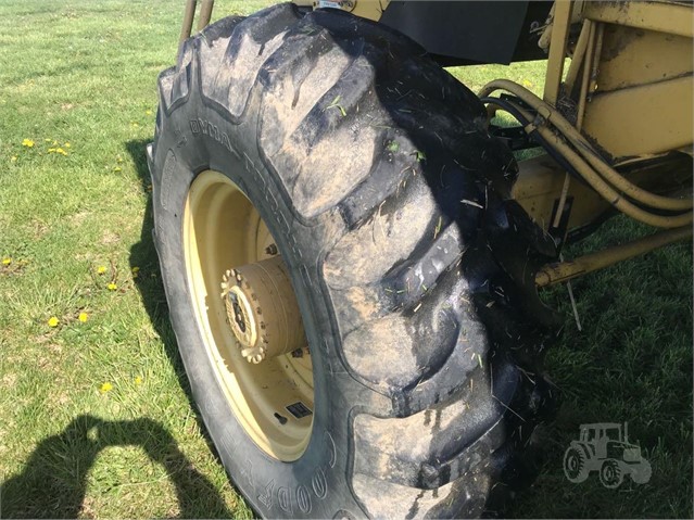 1996 New Holland TR97 Combine