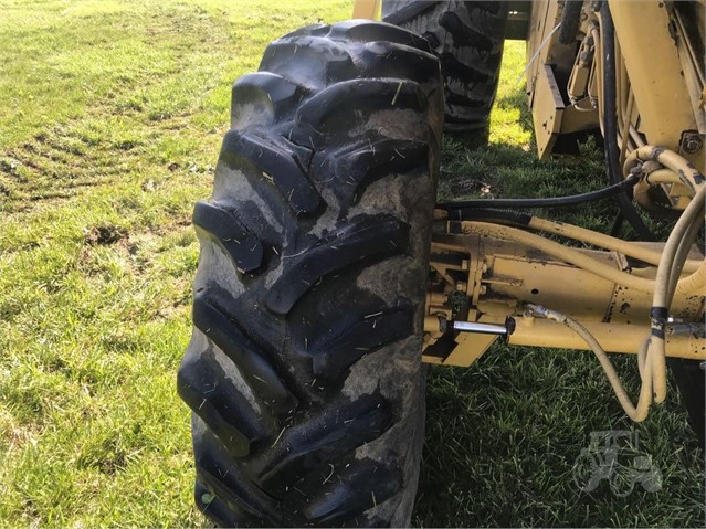 1996 New Holland TR97 Combine