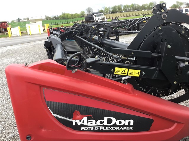 2017 MacDon FD75 Header Flex