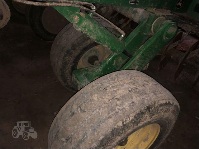 2010 John Deere 637 Disk