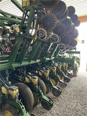 2010 John Deere 1790 CCS Planter