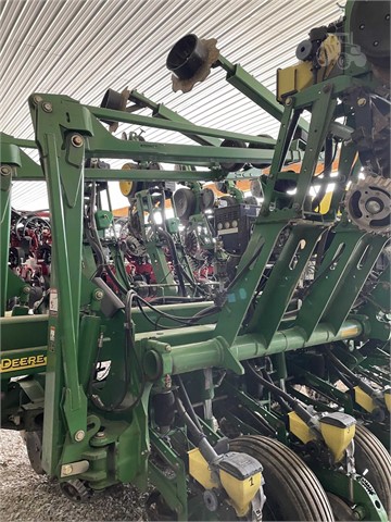 2010 John Deere 1790 CCS Planter