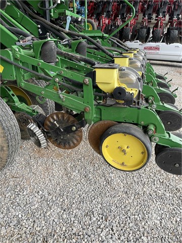 2010 John Deere 1790 CCS Planter