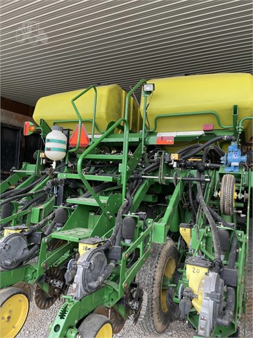 2010 John Deere 1790 CCS Planter