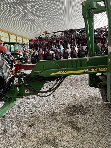 2010 John Deere 1790 CCS Planter