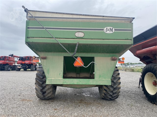 J&M 875 Grain Cart