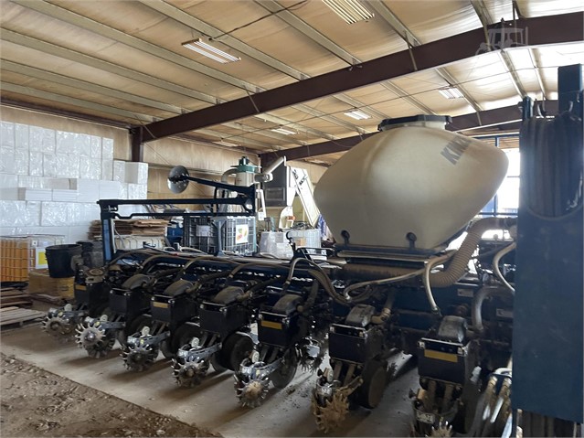 2020 Kinze 3660 Planter