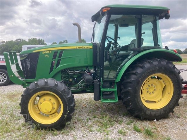 John Deere 5085E Tractor