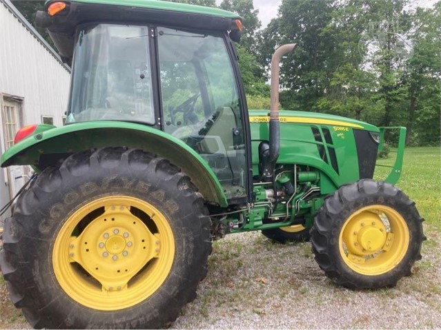 John Deere 5085E Tractor