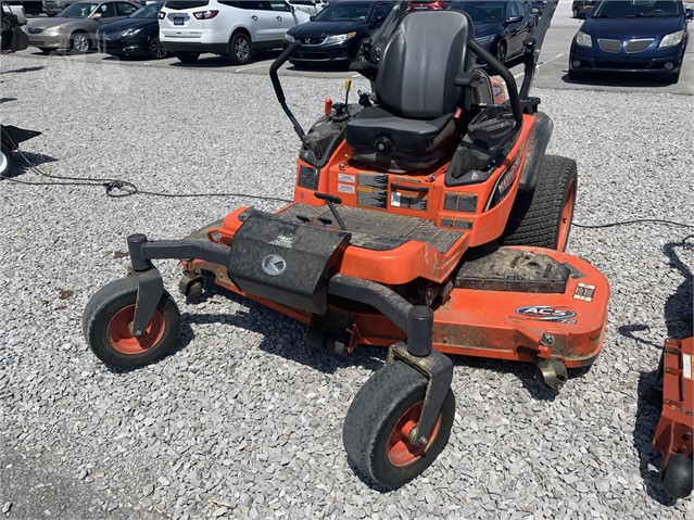 Kubota ZD1211 Mower/Zero Turn