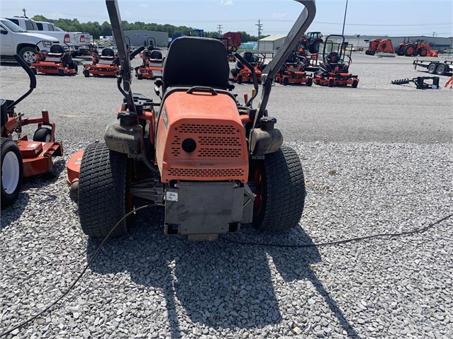 Kubota ZD1211 Mower/Zero Turn