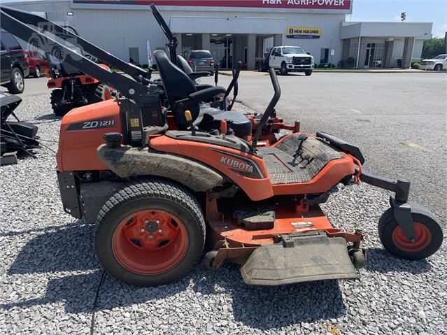 Kubota ZD1211 Mower/Zero Turn