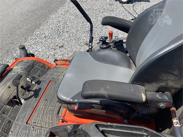 Kubota ZD1211 Mower/Zero Turn