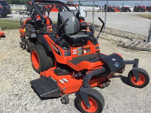 Kubota ZD1211 Mower/Zero Turn