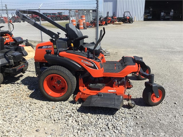 Kubota ZD1211 Mower/Zero Turn