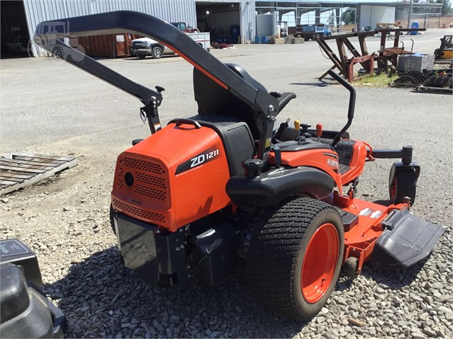 Kubota ZD1211 Mower/Zero Turn