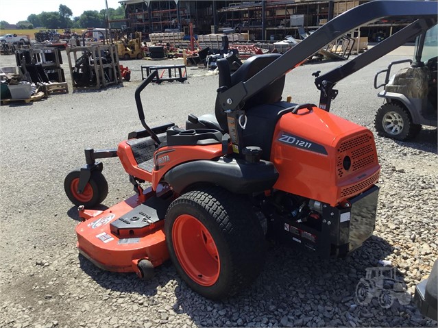 Kubota ZD1211 Mower/Zero Turn