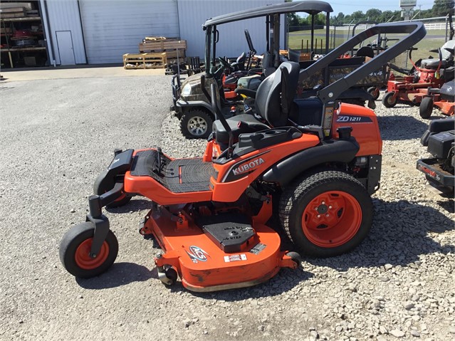 Kubota ZD1211 Mower/Zero Turn