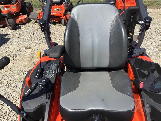 Kubota ZD1211 Mower/Zero Turn