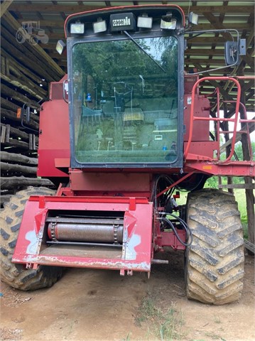 Case IH 1660 Combine