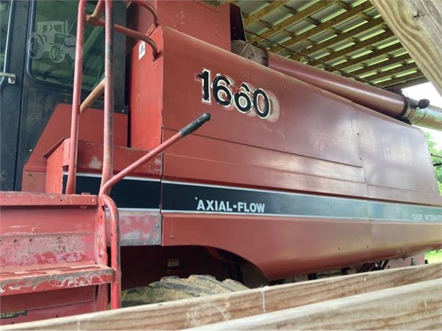 Case IH 1660 Combine