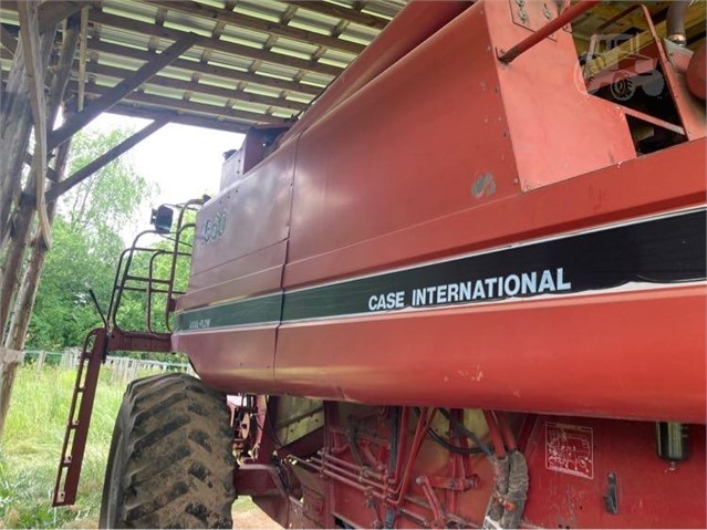 Case IH 1660 Combine