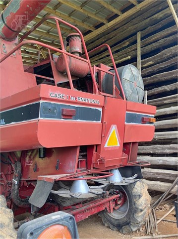 Case IH 1660 Combine