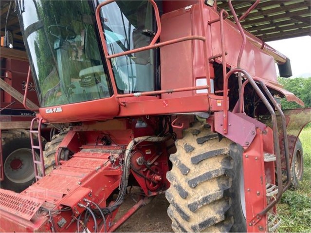 Case IH 2166 Combine