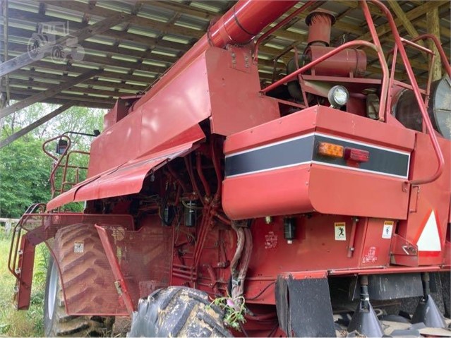 Case IH 2166 Combine