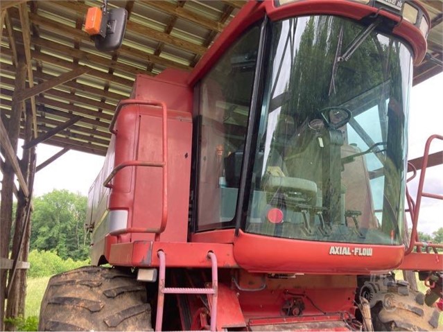 Case IH 2166 Combine